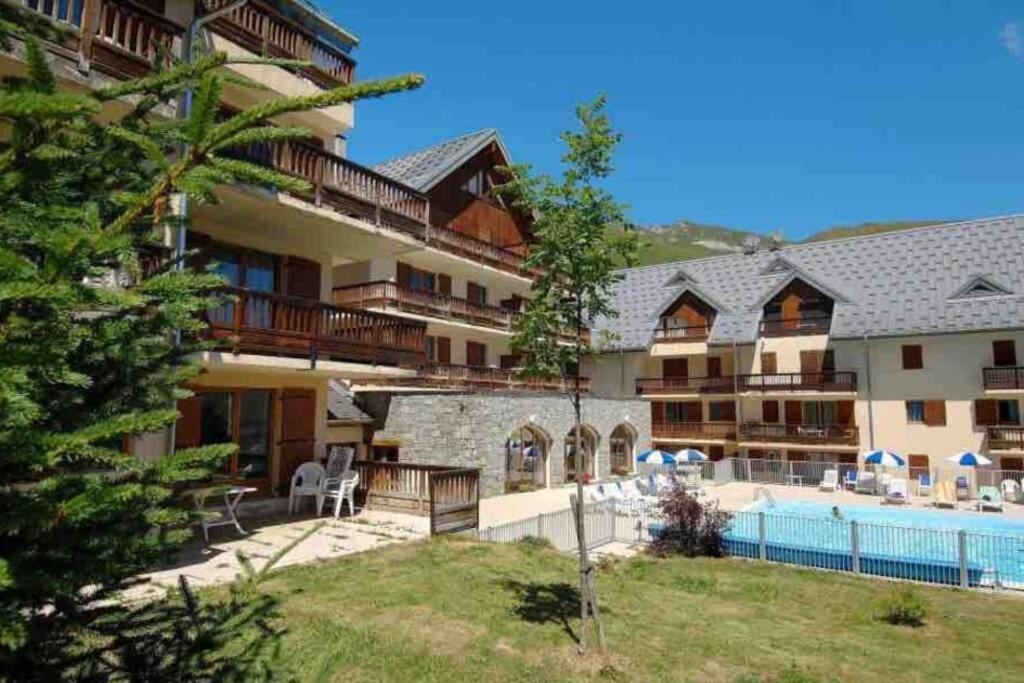 Logement 4/6 Personnes A La Montagne Avec Piscine Lägenhet Saint-Sorlin-dʼArves Exteriör bild